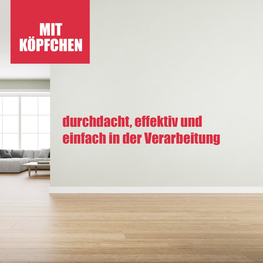 Leerer Raum, roter Text, Holzboden.