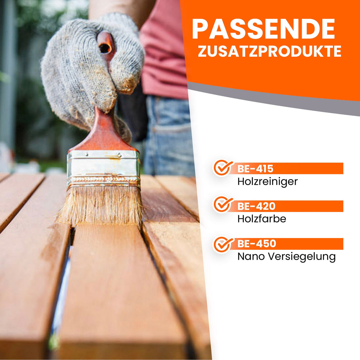 Person streicht Holz mit Pinsel.