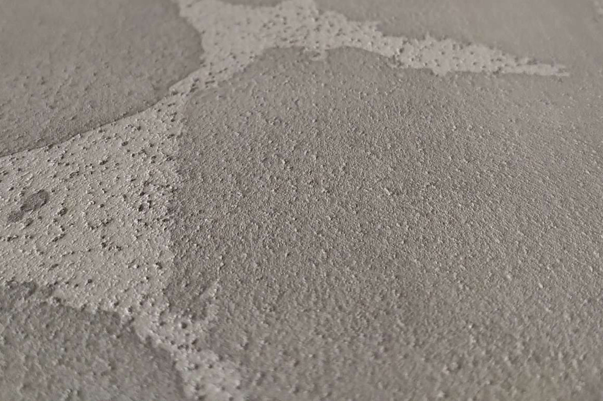 Graue, strukturierte Oberfläche mit Muster.