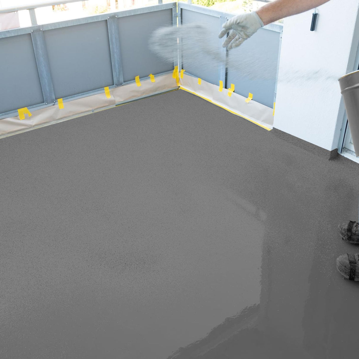 Balkonbeschichtung mit grauem Epoxidharz.