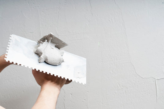 Fertigspachtel auf Kelle