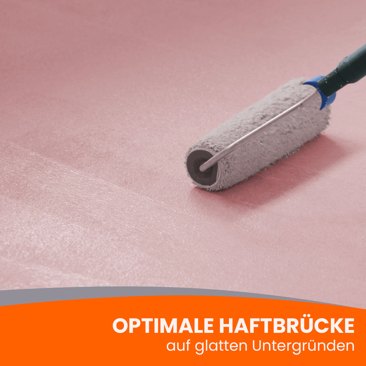 Farbroller auf rosa Oberfläche mit Text "OPTIMALE HAFTBRÜCKE".