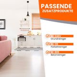 Wohnzimmer mit Reinigungsproduktliste.