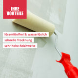 Farbrolle auf grauer Wand.