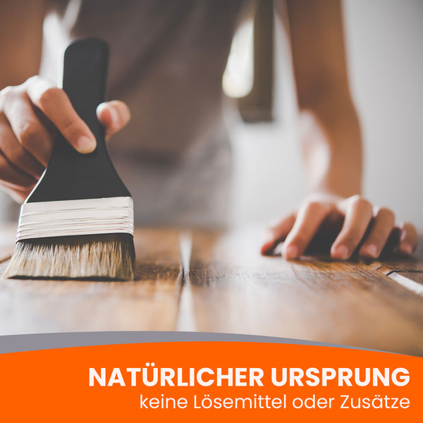 Pinsel auf Holzoberfläche, Text.