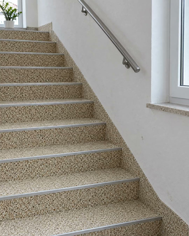 Steinteppich Treppe innen