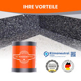 Bindemittel-Dose vor Steinwand.