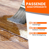 Pinsel auf Holz mit Lack.