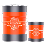 Zwei Eimer mit Epoxidharz.