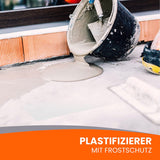 Eimer mit flüssigem Baustoff.