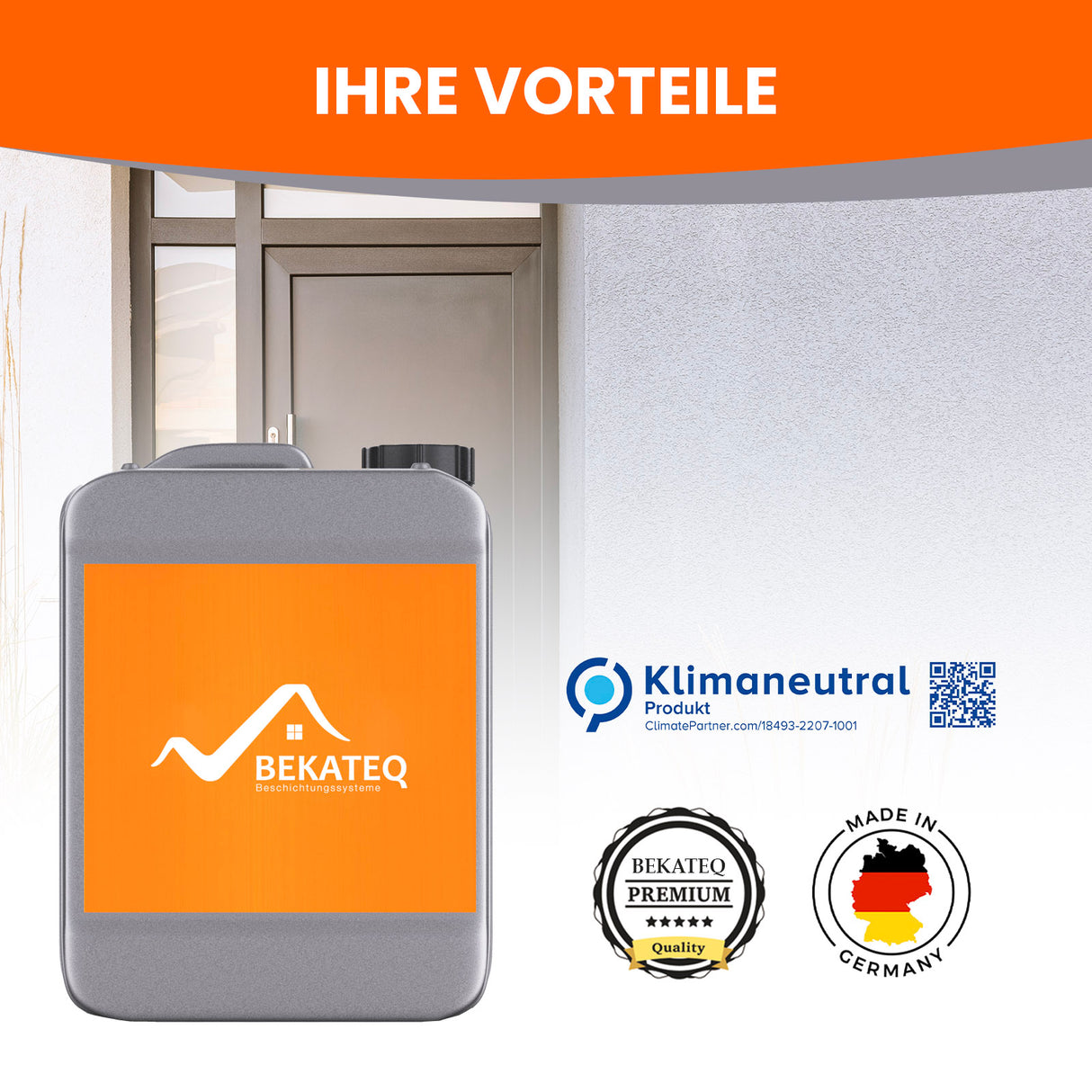 Kanister vor einer Tür.