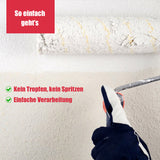 Farbrolle und gestrichene Wand.